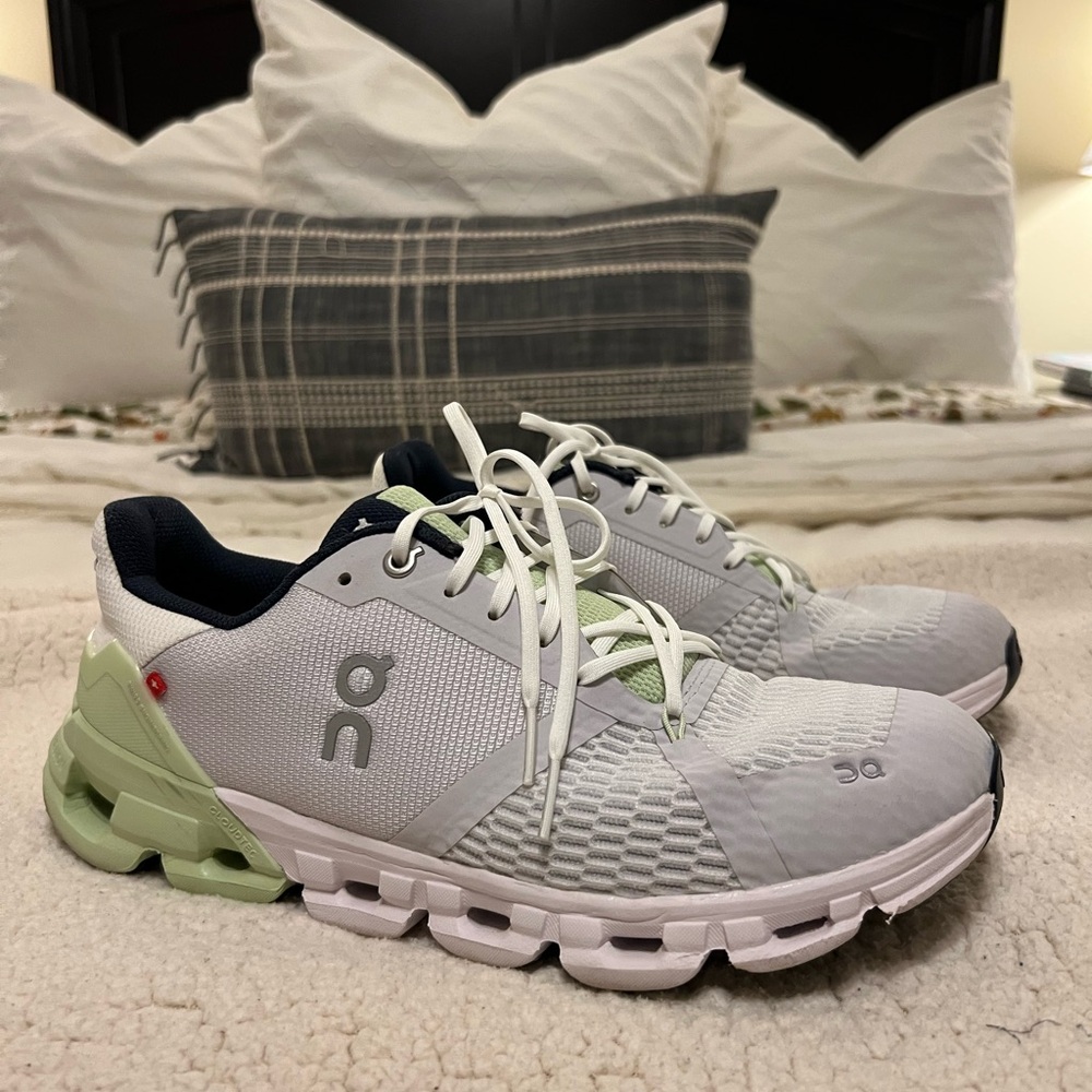 ON Running shoes